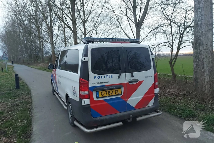 Hertje rent tegen hekwerk en raakt gewond