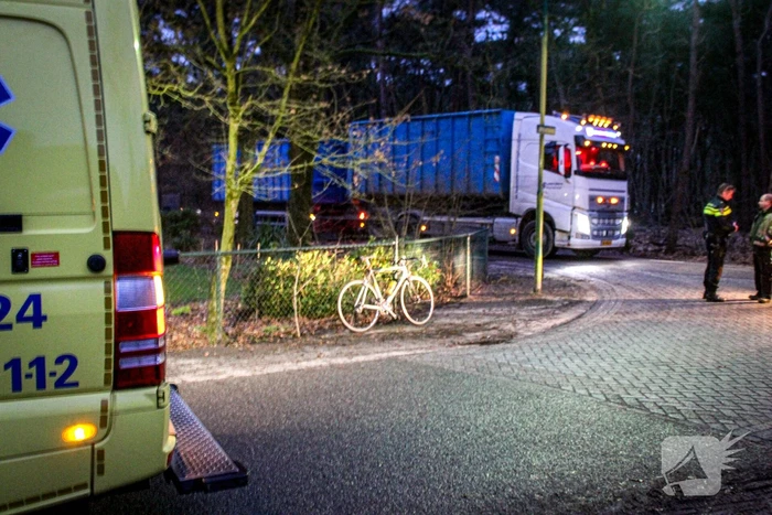 Fietser ernstig gewond na ongeval met vrachtwagen