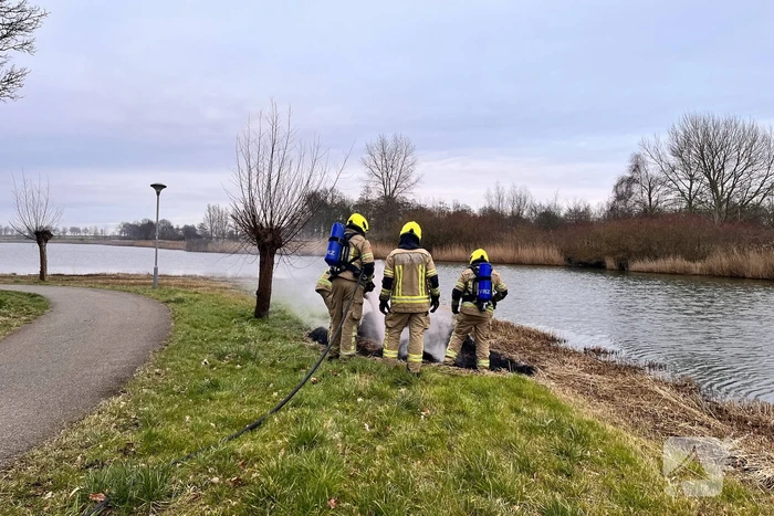 Veel rook en vuur bij brand in riet