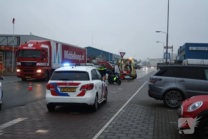 Snorfietser gewond door ongeval met personenauto