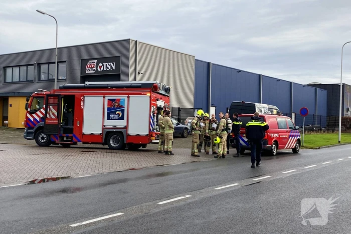 Bedrijfspand ontruimd vanwege gaslucht in hal
