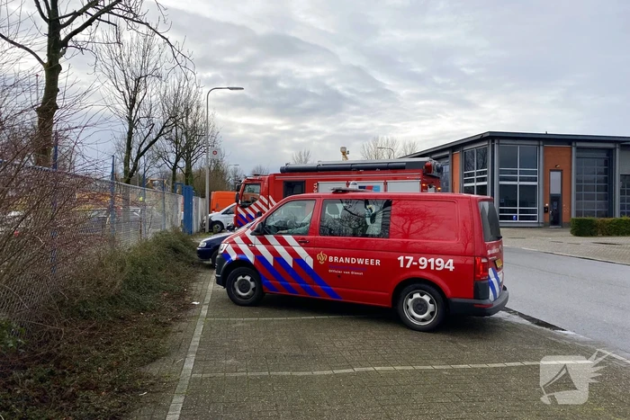 Bedrijfspand ontruimd vanwege gaslucht in hal