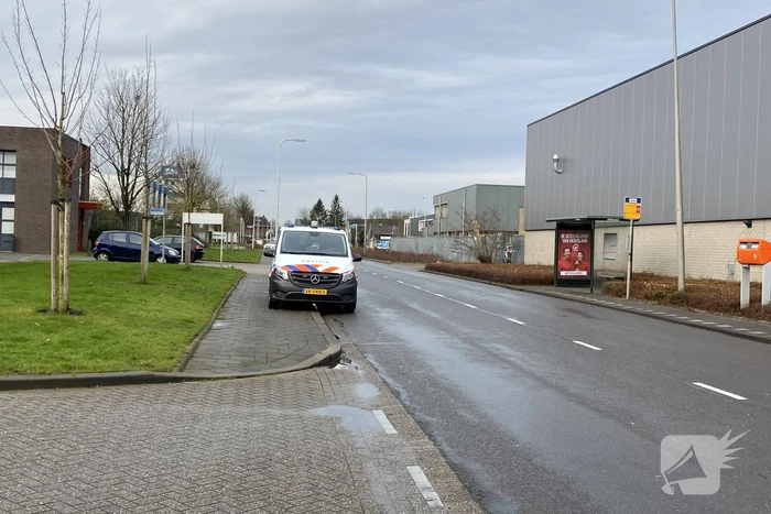 Bedrijfspand ontruimd vanwege gaslucht in hal