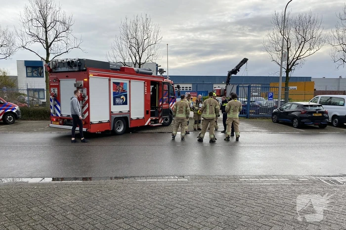 Bedrijfspand ontruimd vanwege gaslucht in hal