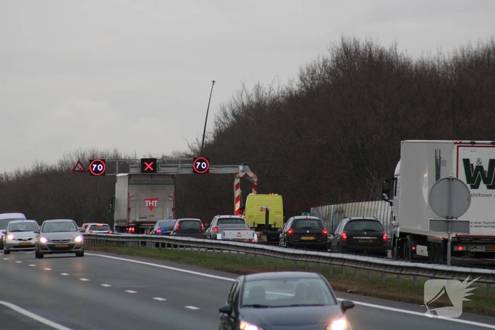 Lange file door ongeval op snelweg