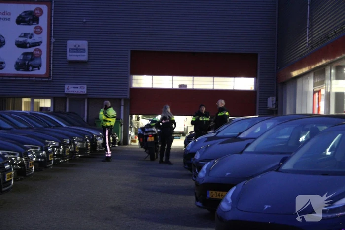 Politie doet onderzoek naar overval op Hollandia Automotive