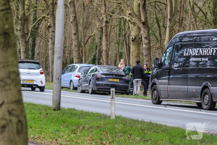 Schade na kettingbotsing tussen meerdere voertuigen