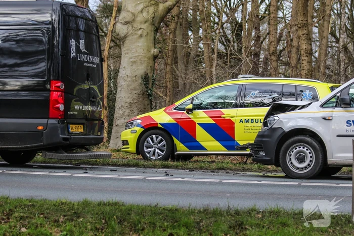 Schade na kettingbotsing tussen meerdere voertuigen