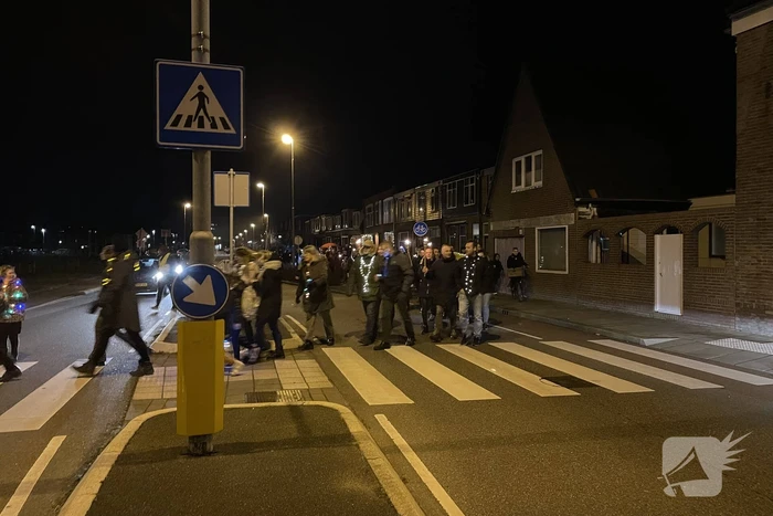 Grote opkomst bij lichtjestocht tegen coronamaatregelen