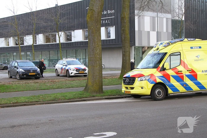Fietser gewond bij botsing op rotonde