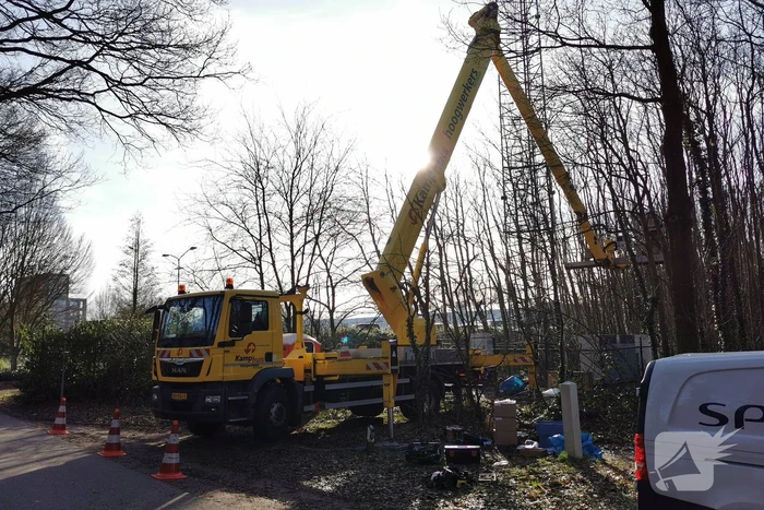 Herstel werkzaamheden afgebrande zendmast in volle gang
