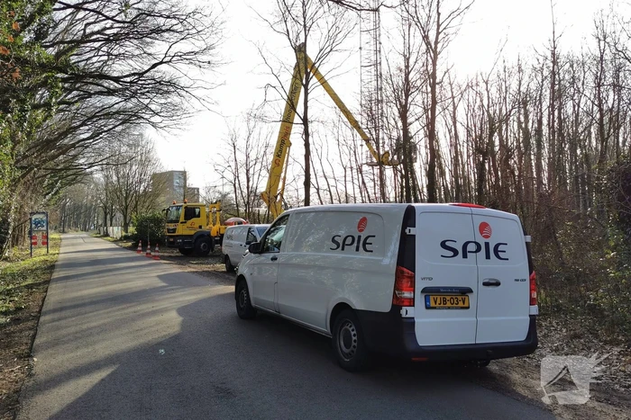 Herstel werkzaamheden afgebrande zendmast in volle gang