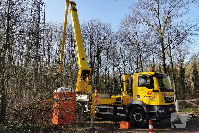 Herstel werkzaamheden afgebrande zendmast in volle gang