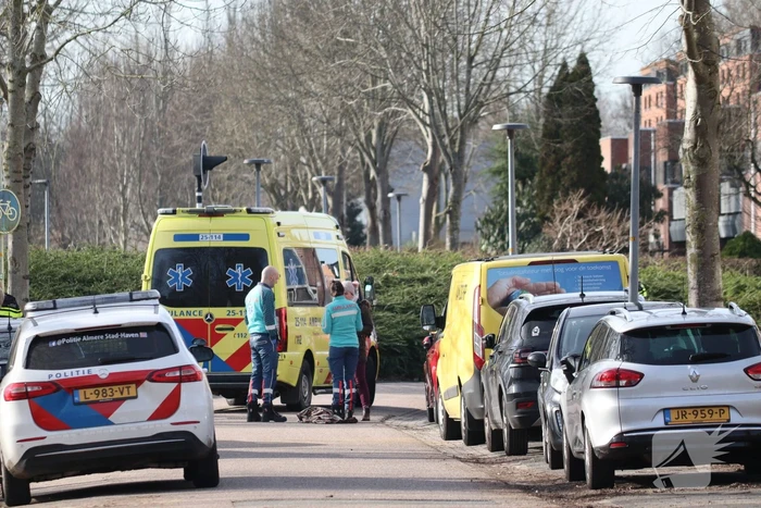 Fietser gecontroleerd na botsing met auto