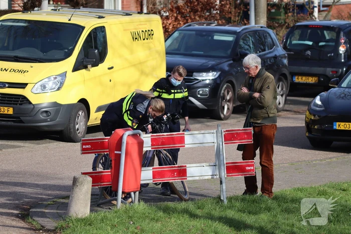 Fietser gecontroleerd na botsing met auto
