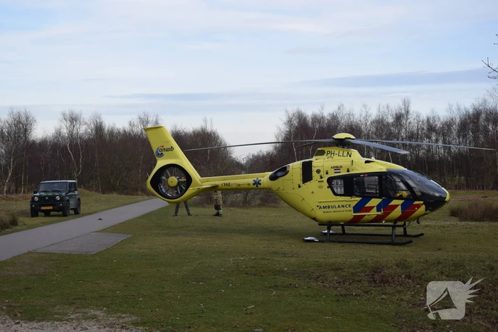 Traumahelikopter landt midden in bos