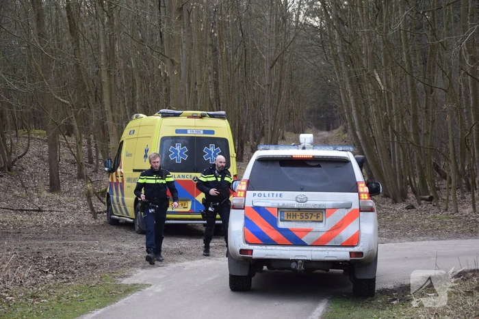 Traumahelikopter landt midden in bos