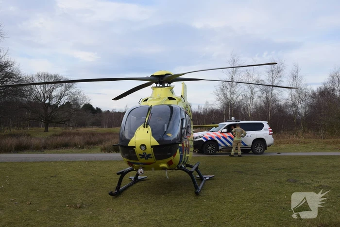Traumahelikopter landt midden in bos