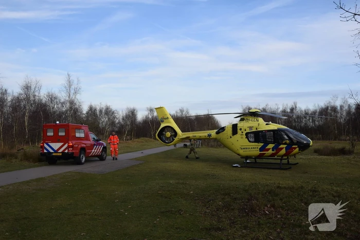 Traumahelikopter landt midden in bos