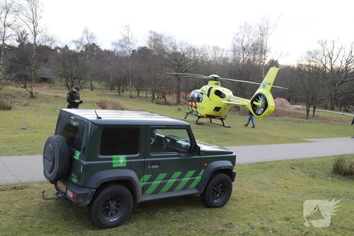 Traumahelikopter landt midden in bos