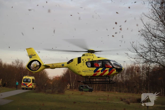 Traumahelikopter landt midden in bos
