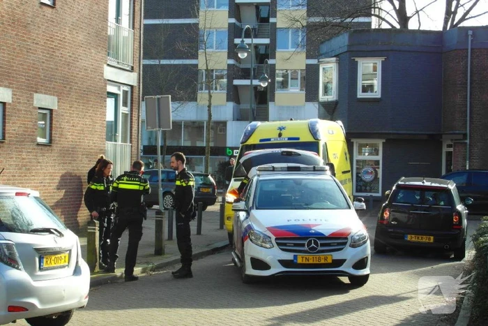 Enorme schade bij botsing tussen twee auto's