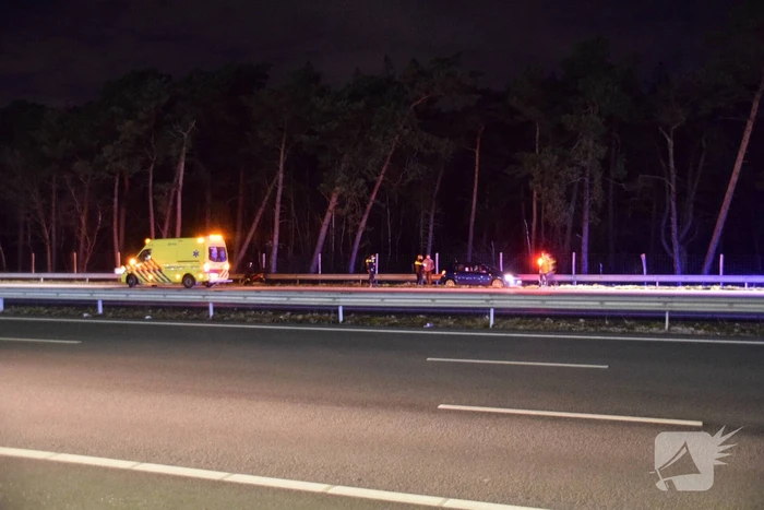 Personenauto belandt door ongeval achterstevoren op snelweg
