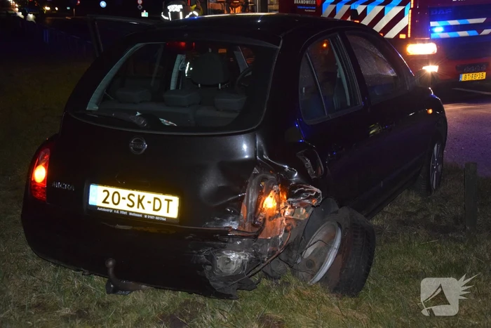 Voertuig belandt ondersteboven door ongeval