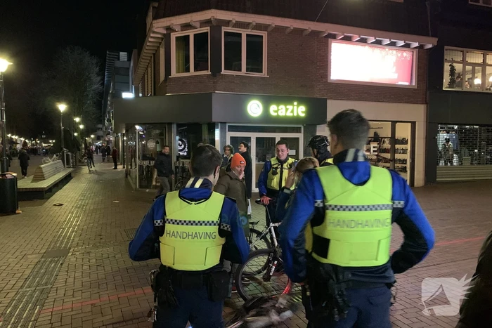 Grote menigte bij opening van nachtleven