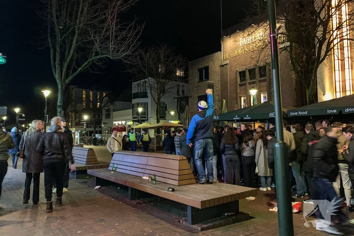 Grote menigte bij opening van nachtleven