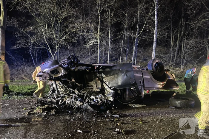 Personenauto total-loss na ernstig ongeval