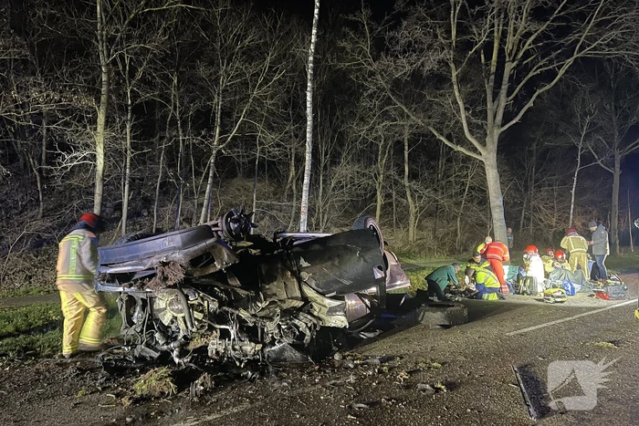 Personenauto total-loss na ernstig ongeval