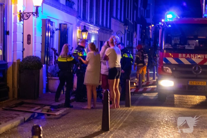 Brandweer redt honden bij forse brand in grachtenpand