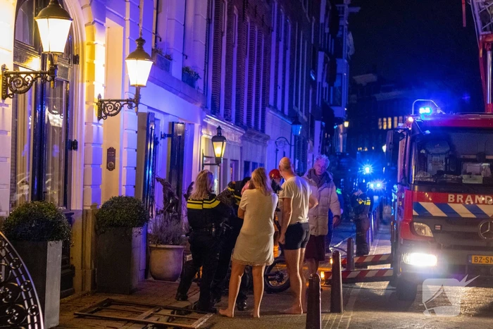 Brandweer redt honden bij forse brand in grachtenpand