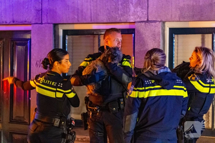 Brandweer redt honden bij forse brand in grachtenpand