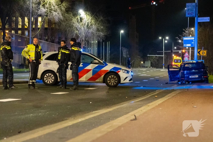 Gewonde bij botsing tegen verkeerspaal