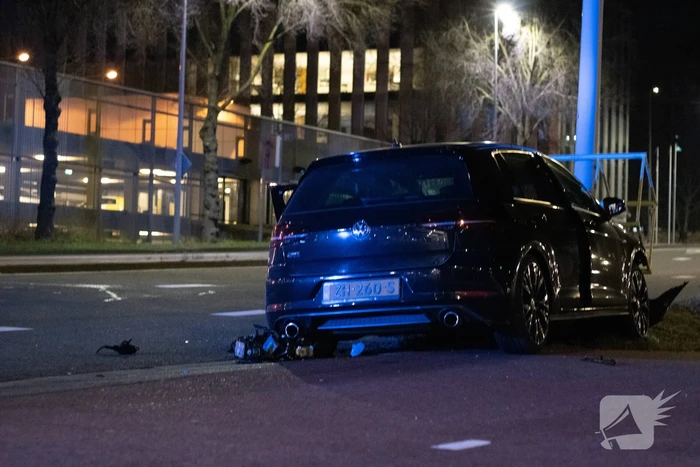 Gewonde bij botsing tegen verkeerspaal