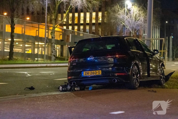 Gewonde bij botsing tegen verkeerspaal