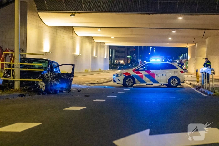 Gewonde bij botsing tegen verkeerspaal