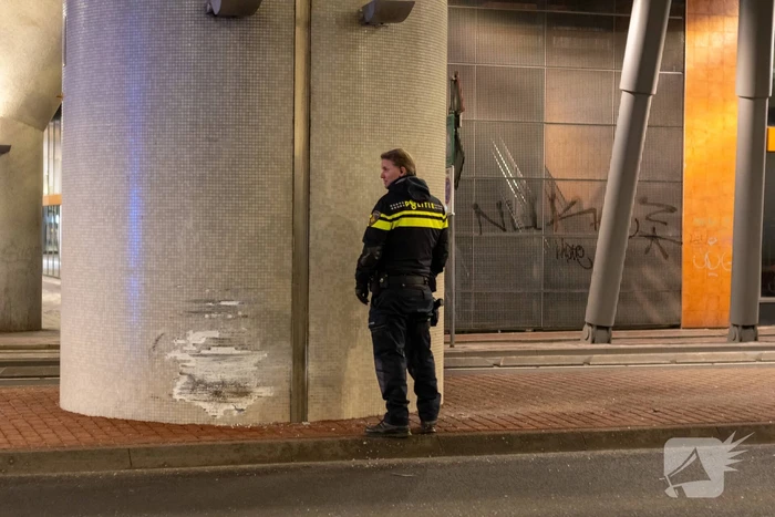 Gewonde bij botsing tegen verkeerspaal