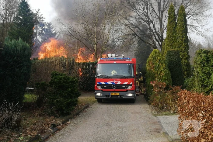 Uitslaande brand verwoest chalet