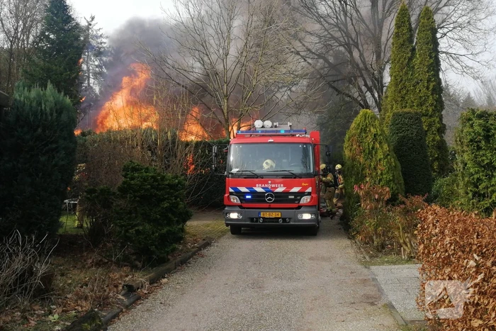 Uitslaande brand verwoest chalet
