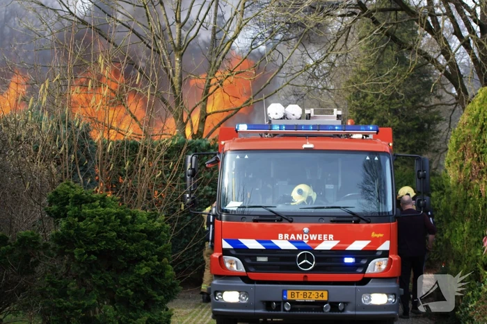 Uitslaande brand verwoest chalet