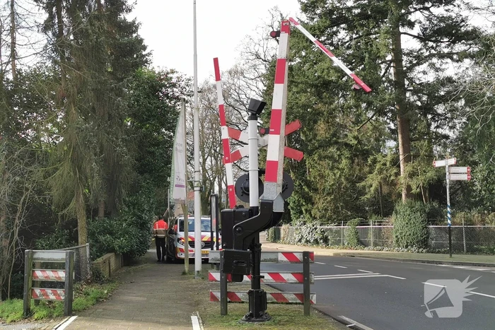 Spoorboom overweg kapot gereden