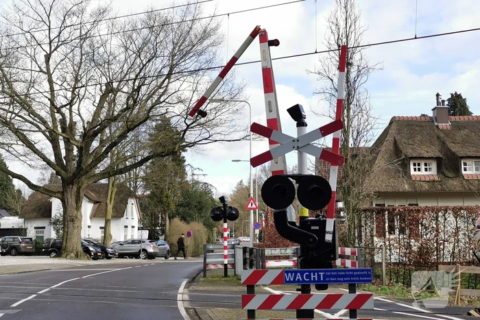 Spoorboom overweg kapot gereden