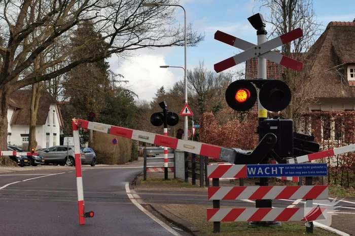 Spoorboom overweg kapot gereden