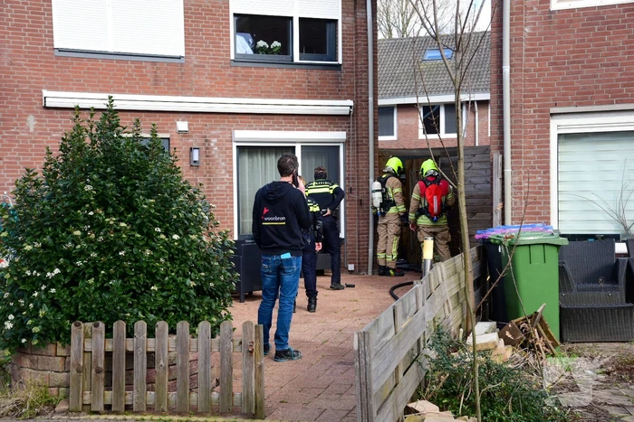 Brand in achtertuin van woning