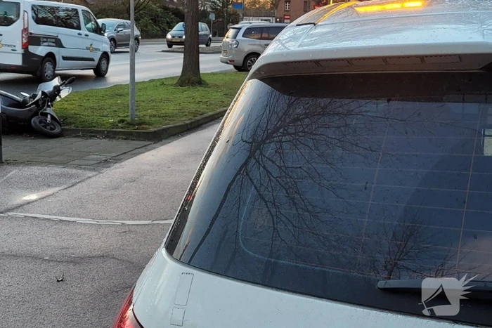 Scooterrijder gewond bij aanrijding met auto