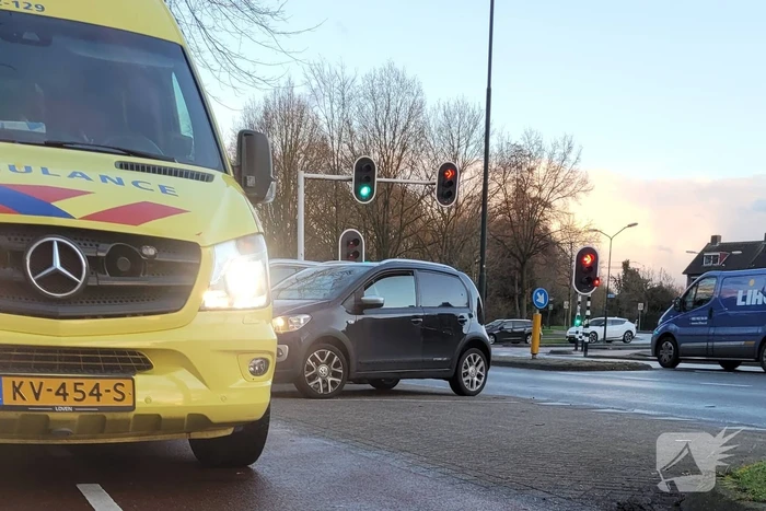 Scooterrijder gewond bij aanrijding met auto
