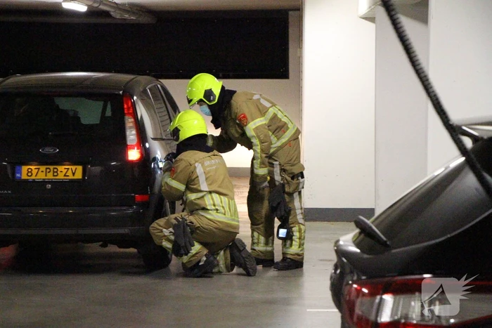 Brandweer dekt plas benzine af